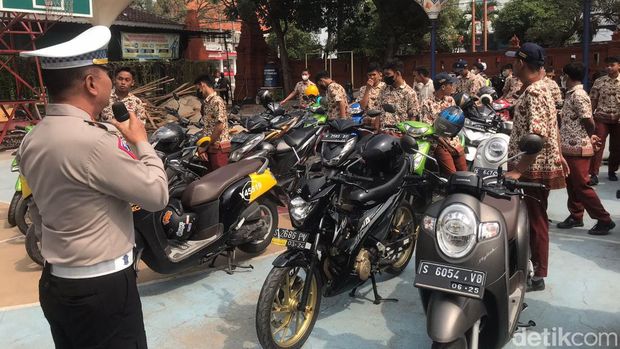 anak sma bawa motor
