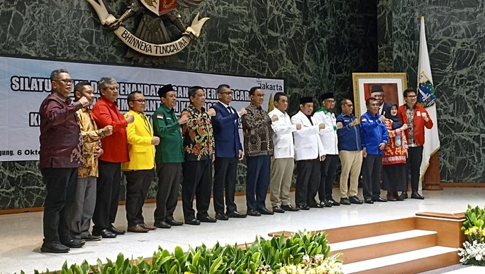 Anies Serahkan Dana Hibah Parpol Rp 27,25 Miliar (Tiara/detikcom)