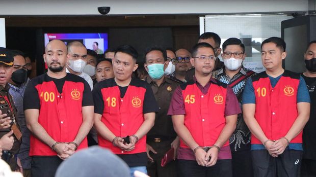 Arti Rompi Merah Tahanan yang Kini Dikenakan Ferdy Sambo dkk