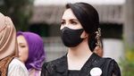 Kecantikan dan Keanggunan Arumi Bachsin Pakai Kebaya Hitam