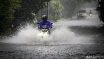 Awas! Hujan Deras, Jalan Cinere Raya Depok Tergenang