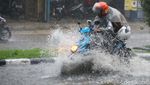 Awas! Hujan Deras, Jalan Cinere Raya Depok Tergenang