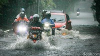 Jalan Cinere Raya, Depok, Jawa Barat, terpantau tergenang pada hari Kamis (6/10/2022) pukul 15.00 WIB.