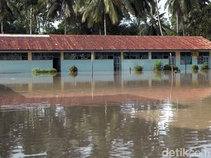 Banjir di Polewali Mandar: 2 SD Ikut Terendam, Siswa-siswa Diliburkan