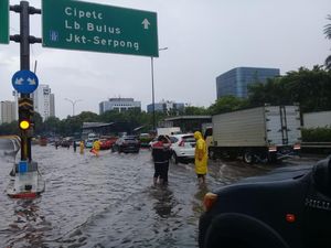 Tol JORR Arah Lebak Bulus Tergenang Air 40 Cm, Off Ramp Pondok Indah Ditutup