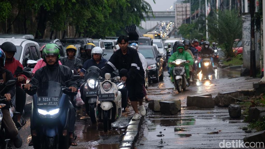 Ganjil Genap Jakarta Berlaku Normal Meski Ada Sejumlah Jalan Terendam Banjir