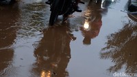 Sebelumnya lokasi ini sempat banjir dan akses jalanan lumpuh.