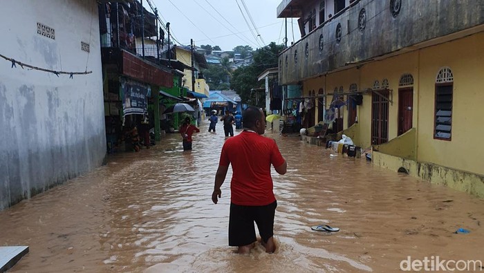 Banjir menggenangi Kota Batam, Kepri.