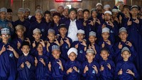 Hingga saat ini pengelola Pondok Pesantren Darul Ashom tidak membuka donasi secara terbuka, namun mereka tetap menerima segala bentuk bantuan.