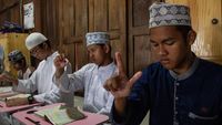 Belajar Melantunkan Al Qur'an Dengan Bahasa Isyarat