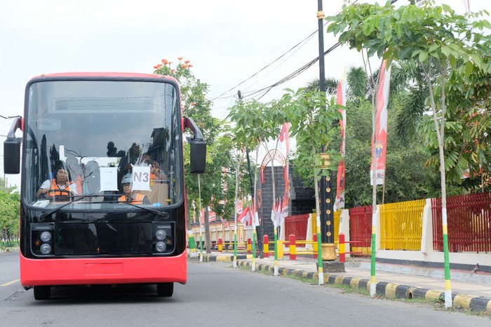 Bus listrik E-Inobus Bus listrik E-Inobus
