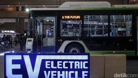Banyak bus listrik karya karoseri lokal dipamerkan di Busworld Southeast Asia 2022.
