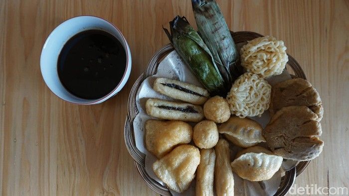 Diskripsikan Pempek Pakai Bahasa Inggris, Netizen Curiga Harganya Jadi Mahal!
