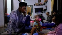 Andi Hariyanto kehilangan istri dan dua anak angkatnya dalam kerusuhan di Stadion Kanjuruhan, Malang.