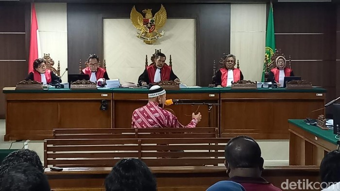 Eks Wakapolres Paniai Kompol Hanafi saat jadi saksi sidang kasus Pelanggaran HAM berat di Paniai, Papua.