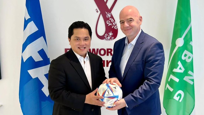 Menteri BUMN, Erick Thohir, bertemu dengan Presiden Federasi Sepakbola Internasional (FIFA), Gianni Infantino di Qatar