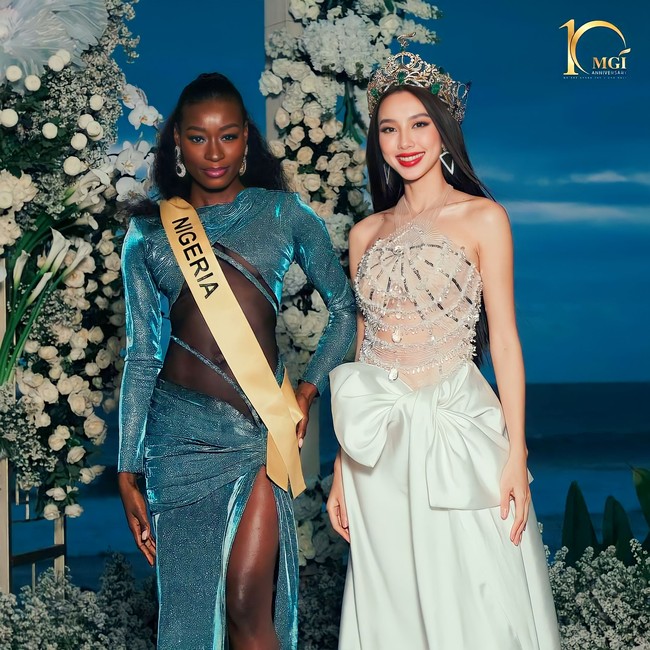 Kegiatan pertama yang resmi dilakukan finalis Miss Grand International 2022 adalah menjalani sashing ceremony atau tradisi penyematan selempang resmi Miss Grand International 2022. Acara ini berlangsung di Chapel The Seminyak Beach Resort and Spa, Rabu (5/10/2022). Foto: Dok. Yayasan Dunia Mega Bintang