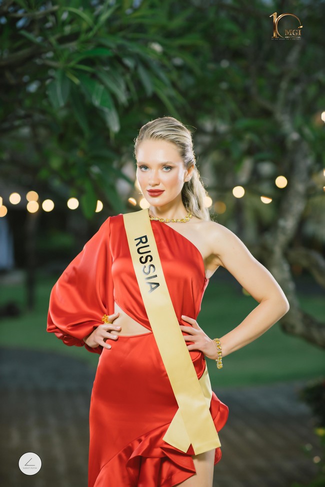 Dan inilah Miss Grand International asal Rusia Ekaterina Astashenkova. Menanggapi penolakan finalis Ukraina terhadapnya, Ekaterina berkomentar menentang kekerasan. Wanita yang mengaku berasal dari keluarga Ukraina itu mengatakan ingin menyebar perdamaian. Foto: Dok. Yayasan Dunia Mega Bintang