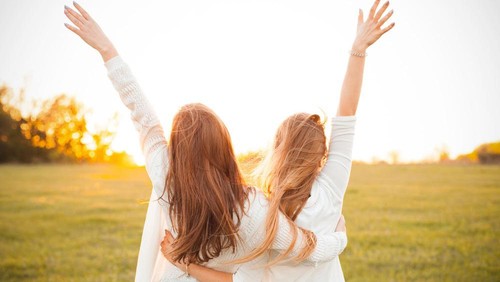 Hari Anak Perempuan Sedunia 2022 jatuh pada tanggal 11 Oktober. Hari besar itu diperingati untuk menyerukan hak-hak anak perempuan di seluruh dunia.