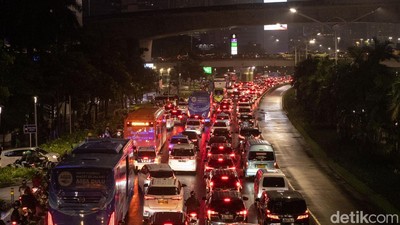 Horor... Macet Sudirman Arah Senayan