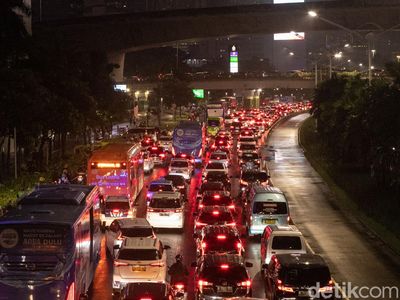 Horor... Macet Sudirman Arah Senayan