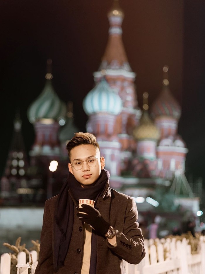 Intip Lagi 10 Potret Kulineran Indra Kenz di Moscow hingga Cicip Wagyu A5