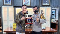 Nama Indra Kesuma alias Indra Kenz mencuat sejak awal tahun ini setelah terseret kasus investasi bodong aplikasi Binomo. Kabar terbaru, Jaksa Penuntut umum mengajukan hukuman 15 tahun bui untuk dirinya.