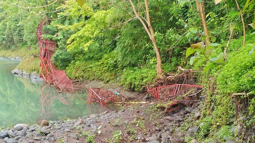 Kondisi jembatan yang rusak parah karena diterjang banjir setahun lalu, sampai saat ini belum ada perbaikan, Kamis (6/10/2022).