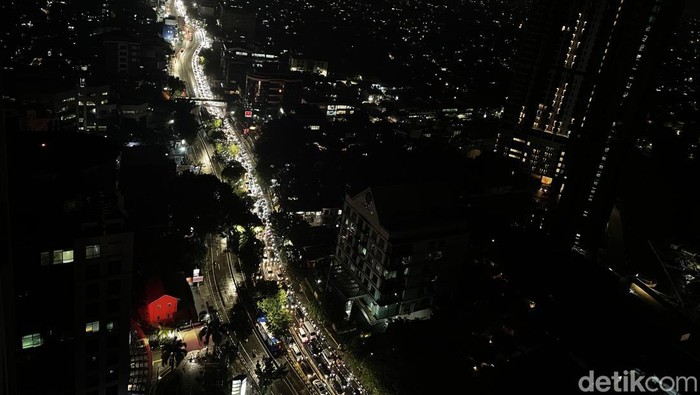 Jl Warung Buncit Raya Macet Parah Imbas Hujan Deras Hujan deras yang mengguyur Jakarta sejak sore membuat sejumlah jalanan macet parah. Salah satunya di kawasan Jalan Warung Buncit Raya, Jaksel.