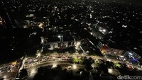 Macet diperparah imbas hujan deras yang mengguyur Jakarta sejak sore.