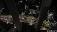 Bagi Anda yang akan melintas kawasan Jalan Warung Buncit Raya diharap berhati-hati.