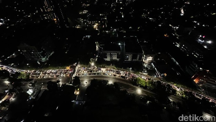 Jl Warung Buncit Raya Macet Parah Imbas Hujan Deras Hujan deras yang mengguyur Jakarta sejak sore membuat sejumlah jalanan macet parah. Salah satunya di kawasan Jalan Warung Buncit Raya, Jaksel.