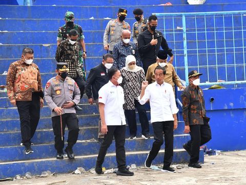 Presiden Jokowi melakukan kunjungan ke Stadion Kanjuruhan, Malang, Rabu (5/10/2022).