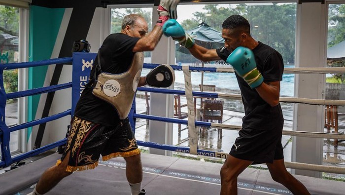 Dua petinju Indonesia, Jon Jon Jet dan Ilham Leoisa, akan memperebutkan sabuk juara WBC Asia Continental 14 Oktober. Keduanya pede membawa pulang kemenangan.