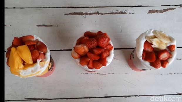 Jus buah dengan topping buah melimpah di Tasikmalaya