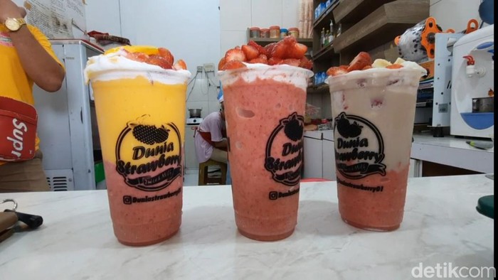 Jus buah dengan topping buah melimpah di Tasikmalaya