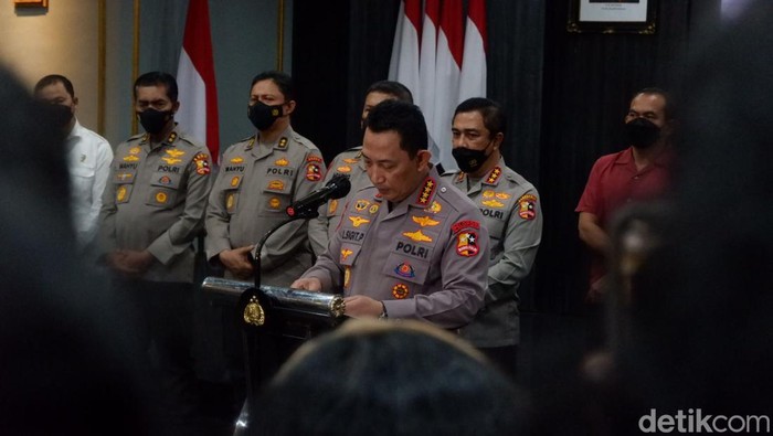 kapolri Jenderal Listyo Sigit Prabowo saat umumkan tersangka tragedi Kanjuruhan