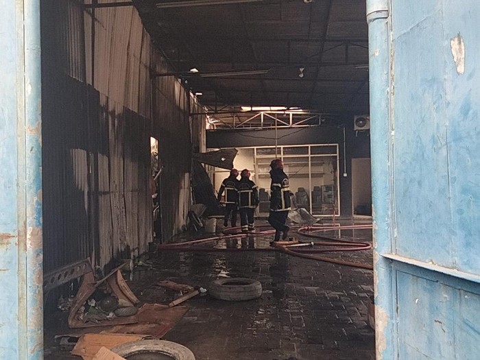 kebakaran bengkel di surabaya