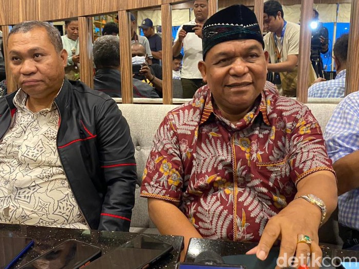 Ketua tim hukum Lukas Enembe, Petrus Bala Pattyona