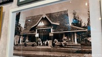 Restoran ini bertahan atau sudah melalui tiga order. Pertama orde penjajahan Belanda, masa kedudukan Jepang dan masa kemerdekaan. Foto: detikFood