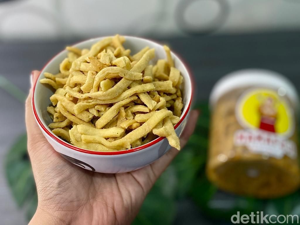 Kue Bawang Mama Fuji