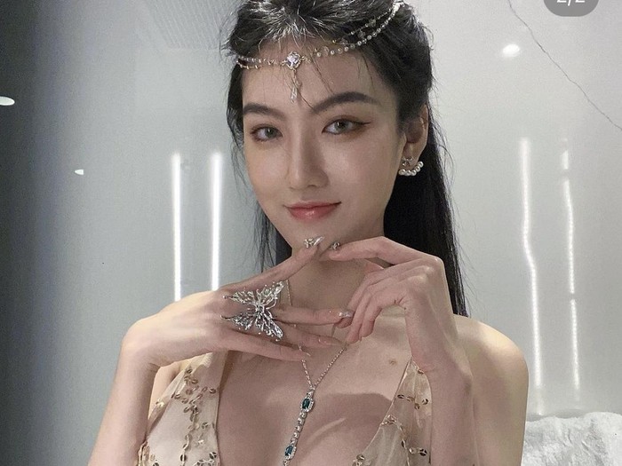 Le Bala, model Malaysia yang dicium Eric Tsang.