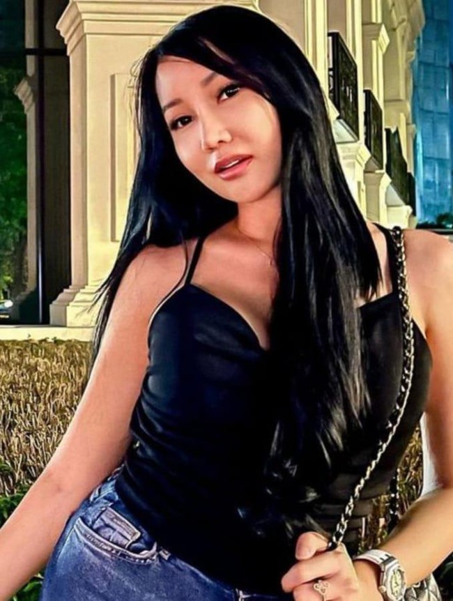 Saat menceritakan mengenai pemulihan usai operasi plastik, Lucinta Luna mengaku yang paling menyiksa adalah ketika ia menjalani proses pemotongan rahang. Foto: Instagram @lucintaluna_manjalita