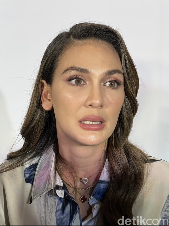 Untuk makanan, Luna mengaku tidak berpantang, hanya saja mengurangi makanan-makanan yang kurang sehat, seperti makanan berminyak dan tinggi karbohidrat. Saat ini dirinya sendiri sedang menjalani diet Intermittent Fasting, hanya makan di jam 12 hingga 5 atau 6 sore. Foto: Wolipop/Vina Oktiani