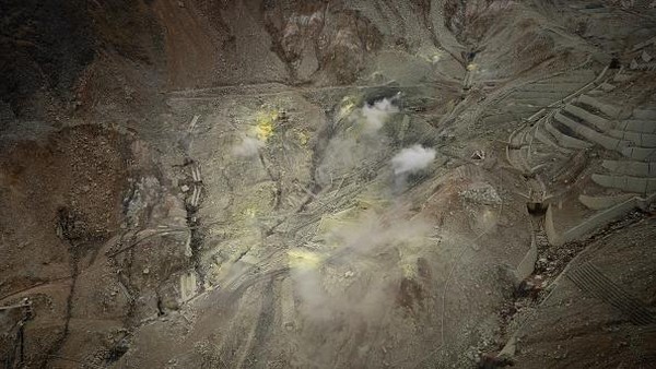 Pandangan udara Owakudani di Hakone, Jepang, Selasa (4/10/2022). Owakudani adalah daerah kawah hasil letusan Gunung Hakone sekitar 3000 tahun yang lalu. (Getty Images/Tomohiro Ohsumi)  Pandangan udara Owakudani di Hakone, Jepang, Selasa (4/10/2022). Owakudani adalah daerah kawah hasil letusan Gunung Hakone sekitar 3000 tahun yang lalu. (Getty Images/Tomohiro Ohsumi) Â