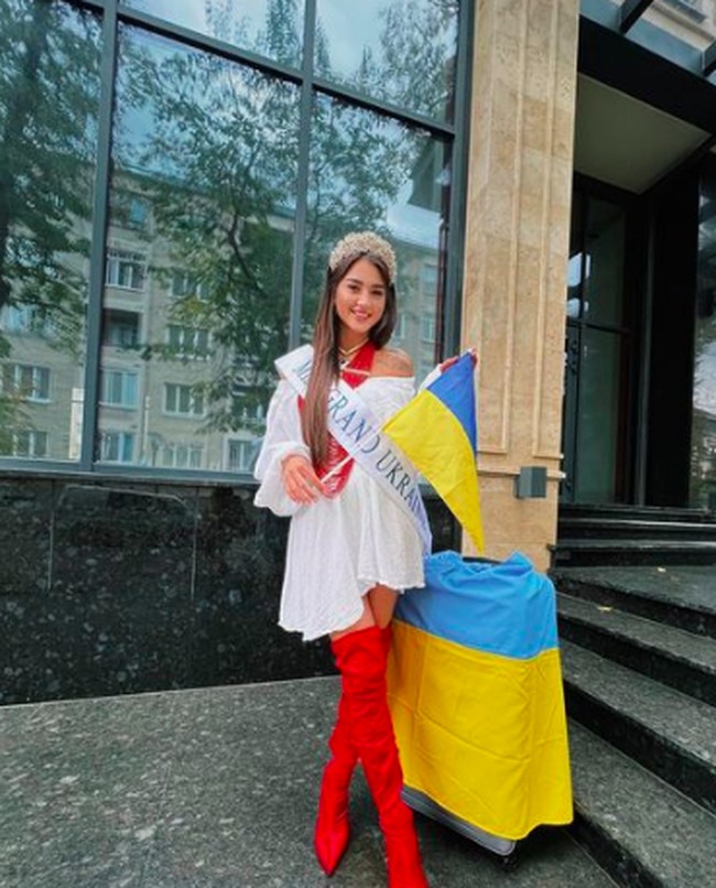 Dalam unggahannya di Instagram, Olga mengungkapkan bahwa karena perang di Ukraina, dia tidak bisa bebas terbang ke negara lain, termasuk Indonesia untuk mengikuti Miss Grand International 2022. Dia menghabiskan waktu tiga hari untuk perjalanan ke Bali. Foto: dok. Instagram/@@olgavslv