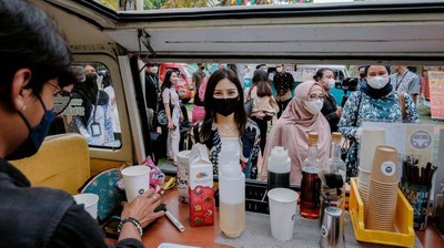 Momen Wamenparekraf Jajan Food Truck di Bali