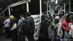 Nah Loh! Calon Penumpang Bus TransJ Ikutan Macet