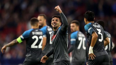 Mari Angkat Topi buat Napoli
