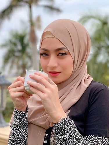 Nathalie Holscher Nathalie Holscher